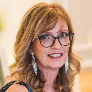 Meet your Posher, Lorraine